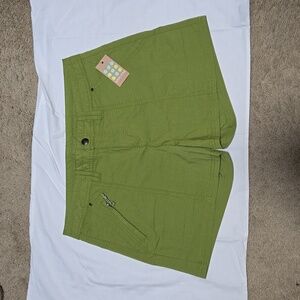 Title Nine Big B Shorts, size 10